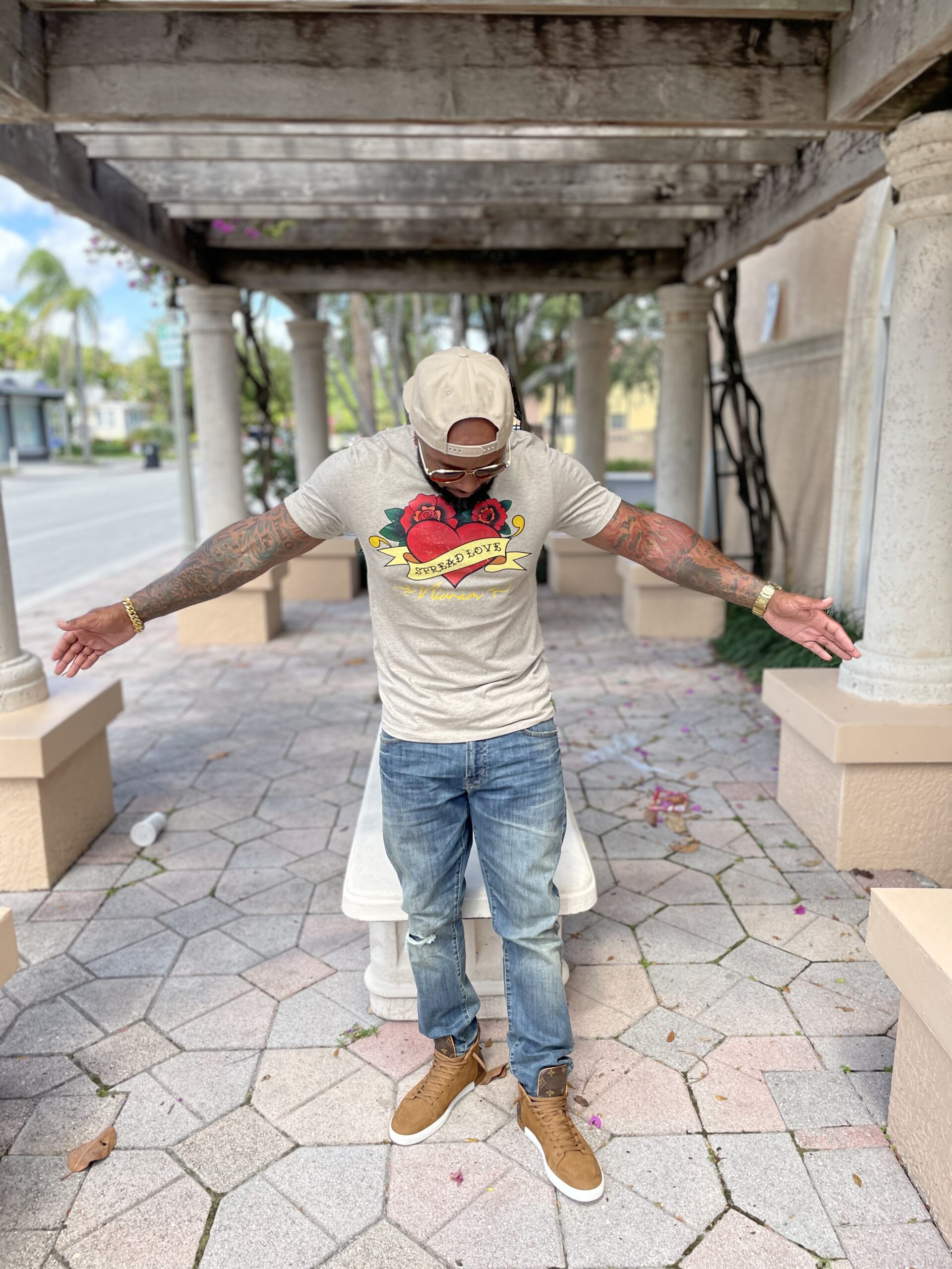Spread Love TS (Sand)